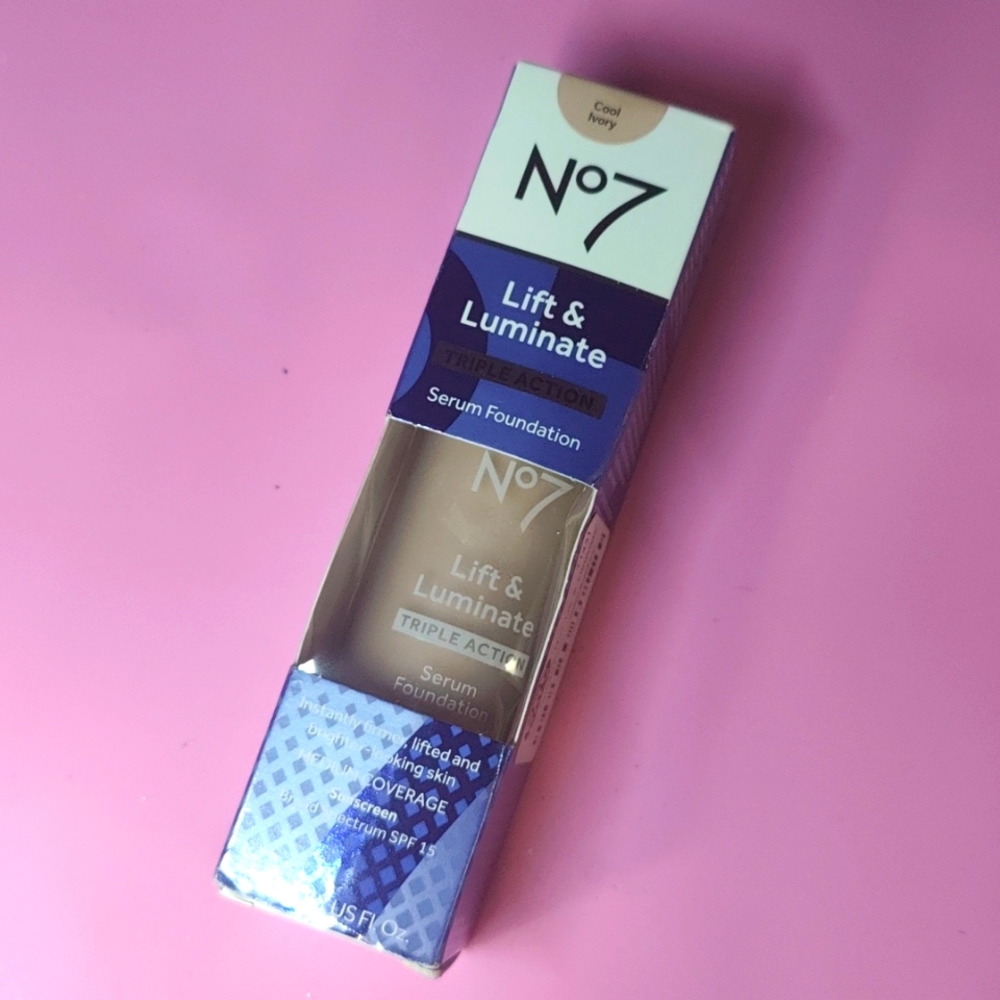 N°7 Lift & Laminate triple action Serum foundation - Cool Ivory